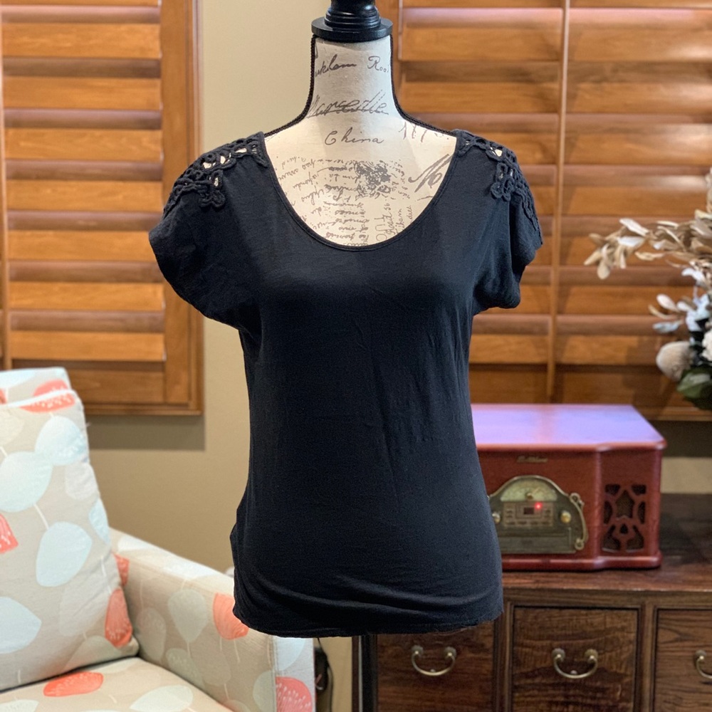 Black tee